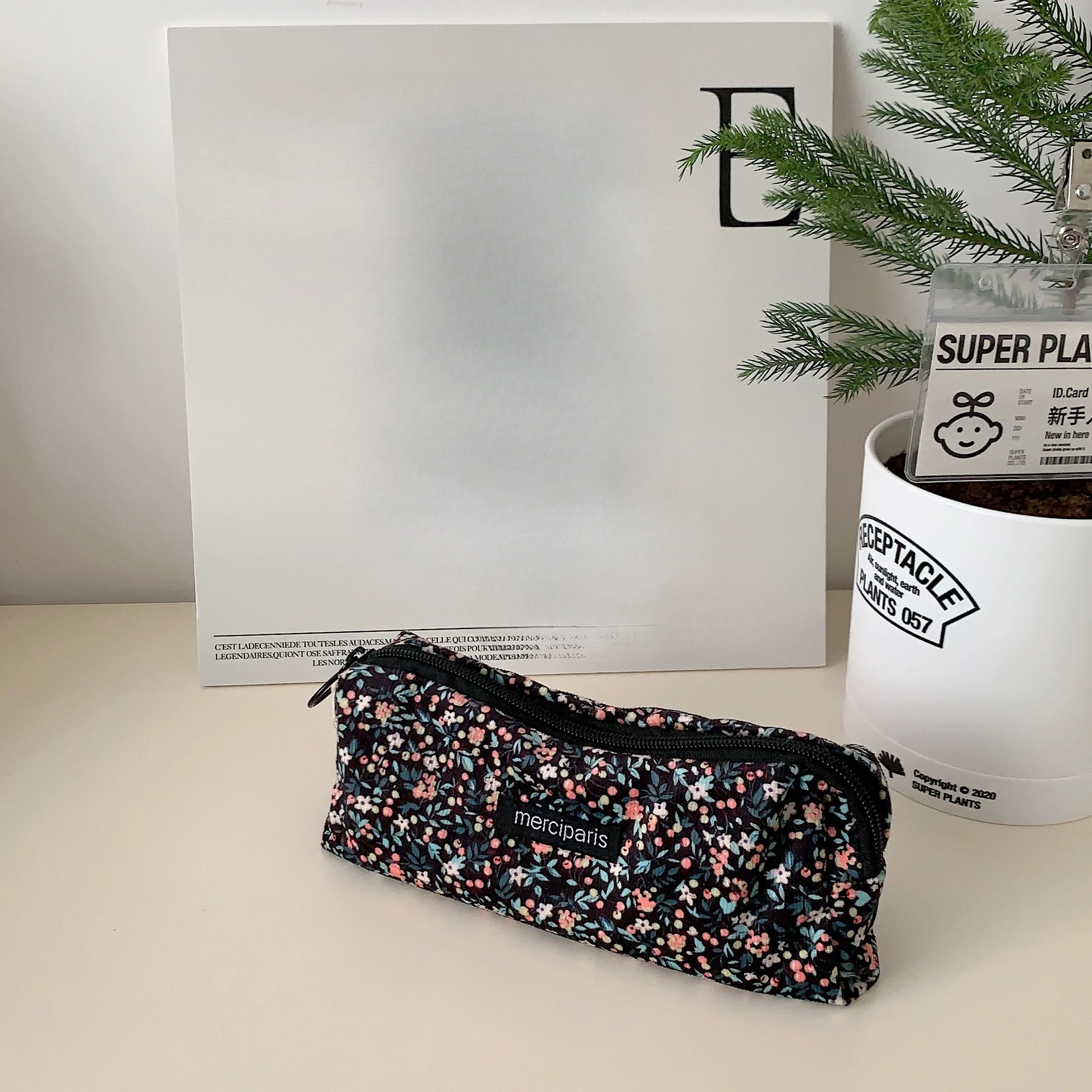 

Винтажный вельветовый пенал с цветочным принтом