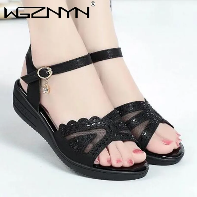 

Summer Women's Diamond Shoes One-word Buckle Mother Sandals Middle-aged Women's Sandals with Slope Heels Sandals Open Toe Shoes