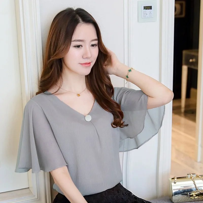 

2022 summer new V-neck loose T-shirt short sleeve one