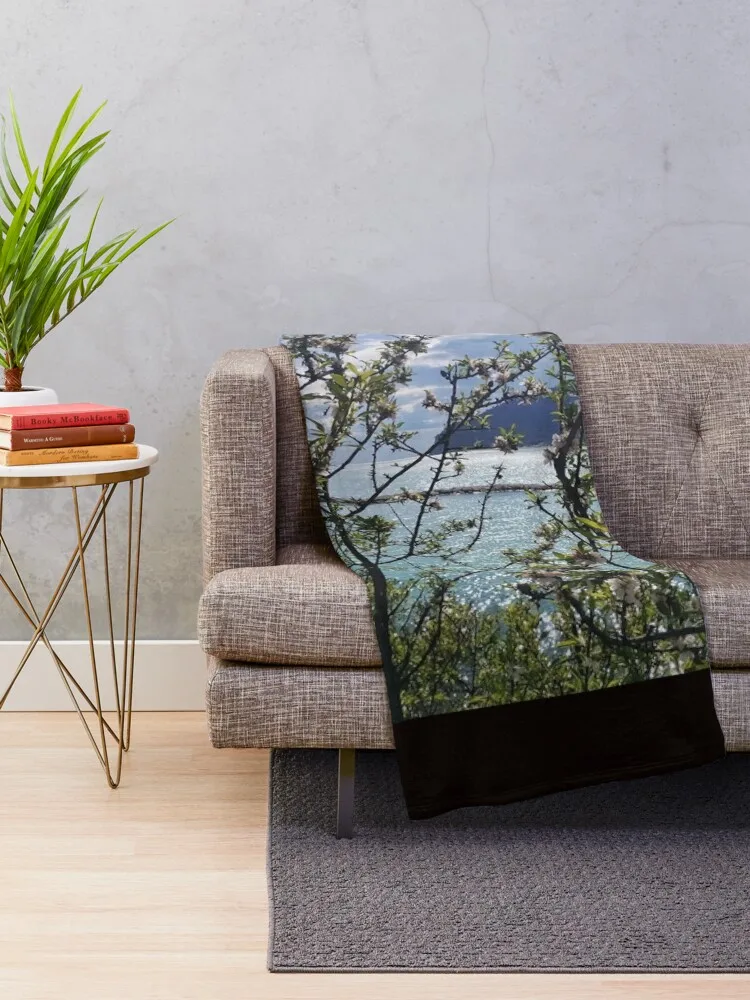 Зачарованный Гаммат: Монте Сарацено через цветы миндаля плед диван-кровать