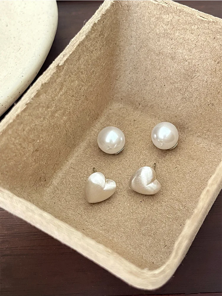 Серьги-гвоздики мигофаны сердечки