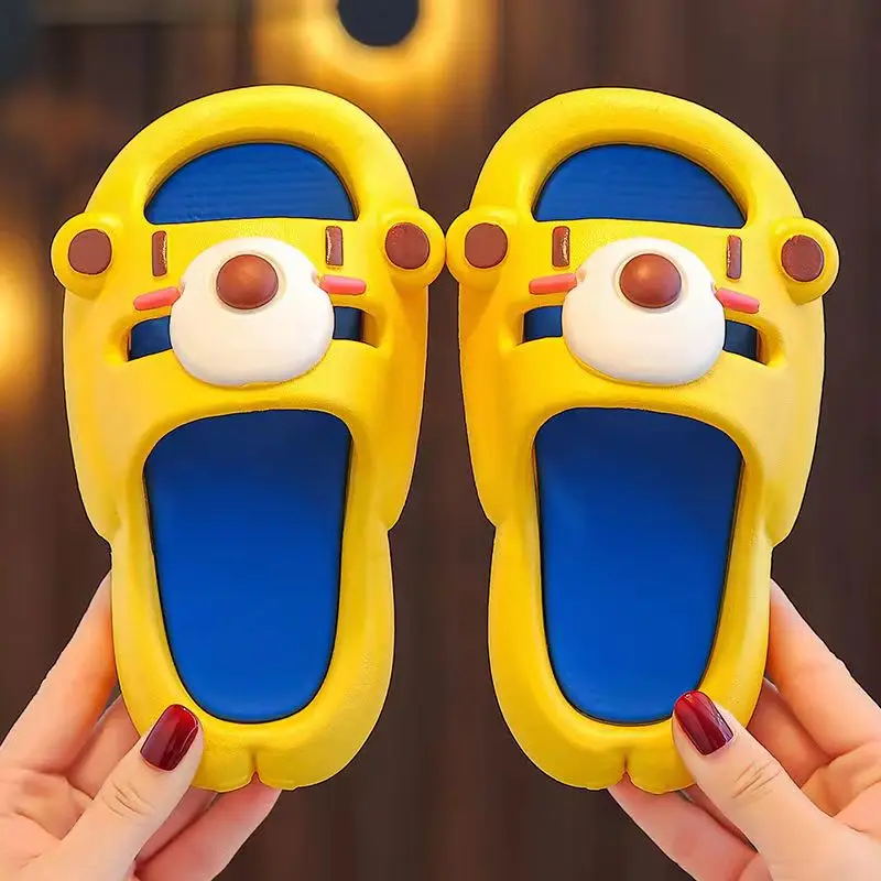 

Летние детские повседневные однотонные тапочки для мальчиков и девочек с мягкой нескользящей подошвой, Мультяшные домашние тапочки, пляжн...