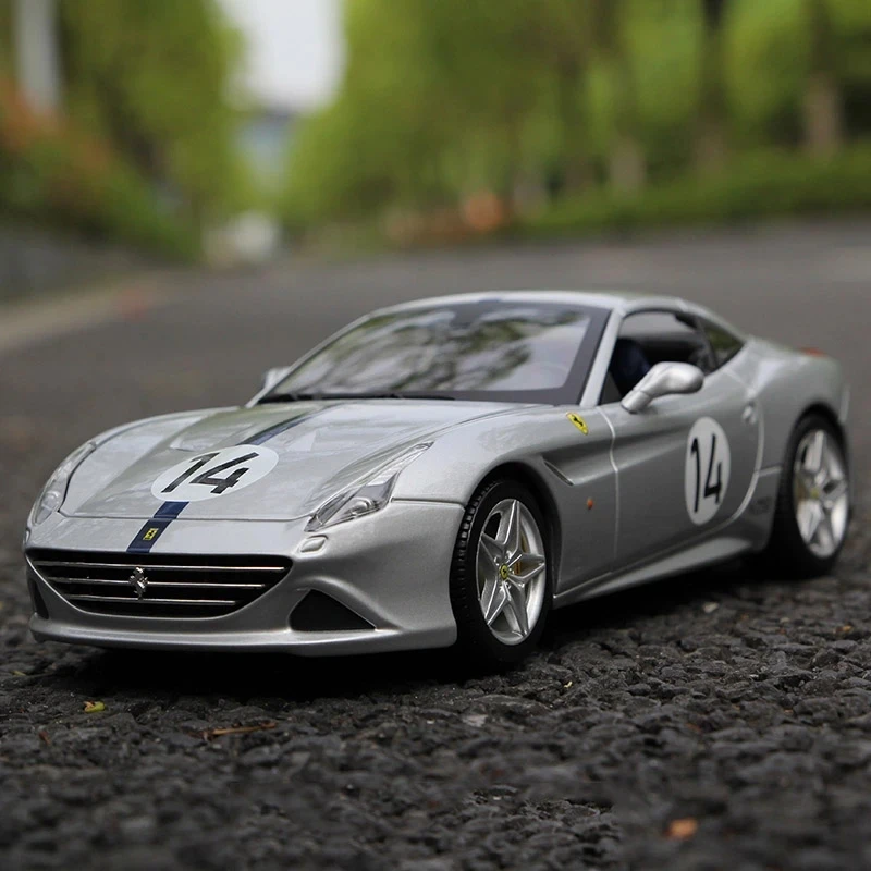 

Bburago 1:18 Ferrari California T #14#6 70th Anniversary Sports Alloy Car Model Diecast Metal Toy Simulation Collection Kid Gift