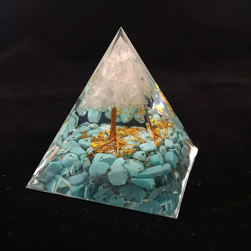 С натуральными кристаллами гравия пирамидальный генератор энергии аметист
