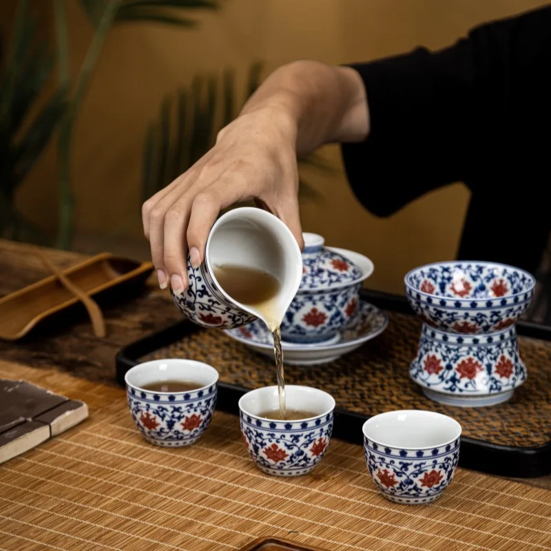 Цзиндэчжэнь Qitang синий и белый фарфор глазурованный красный набор ветвей