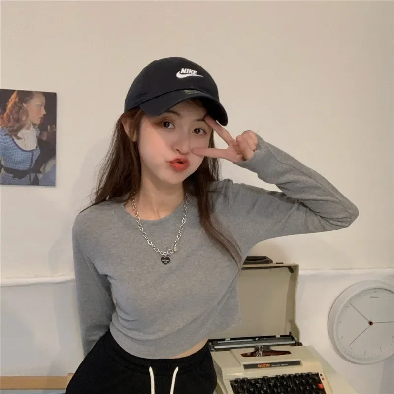 Женская однотонная Базовая футболка Новинка осени 2023 стильная укороченная