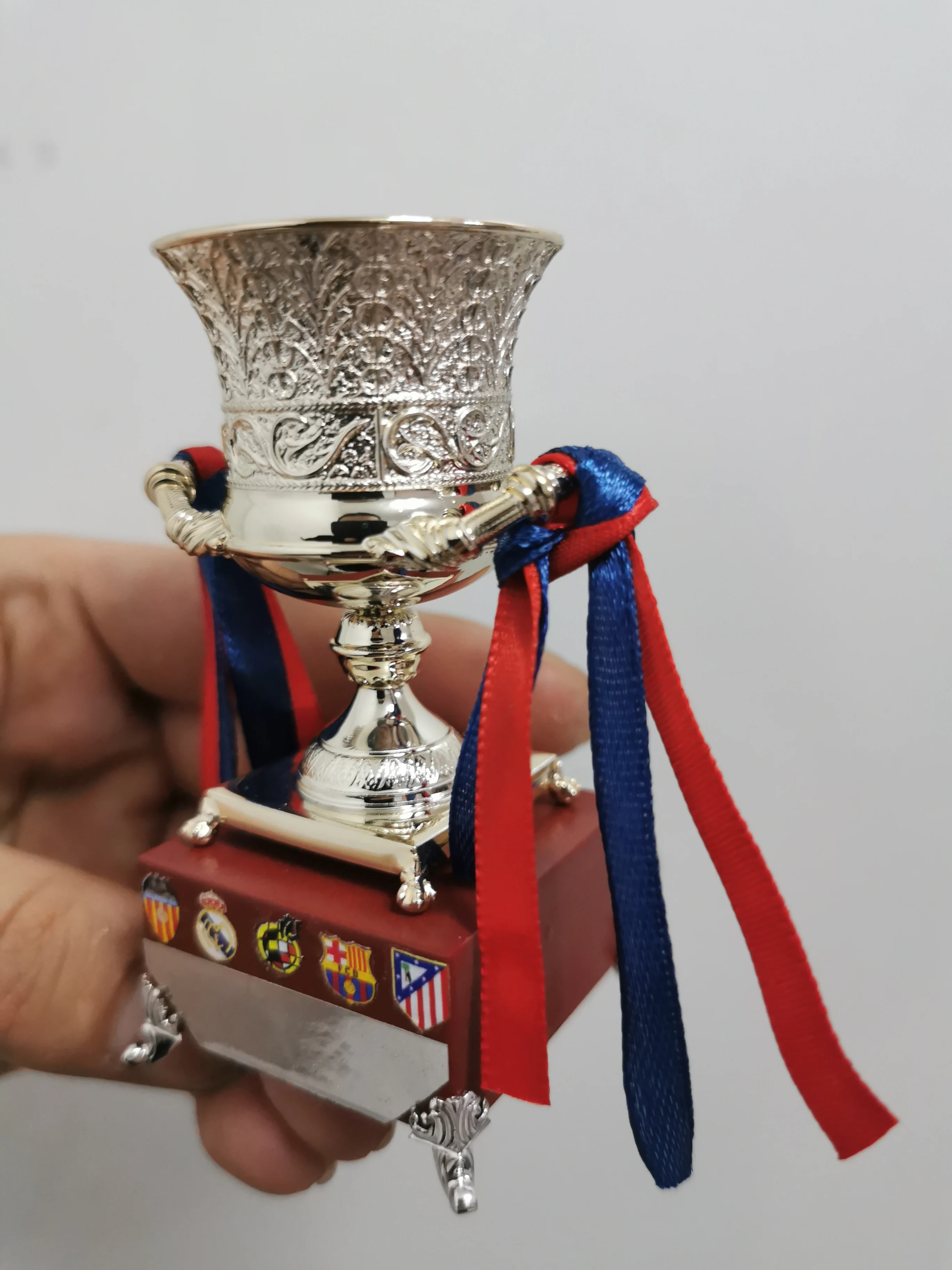 

Мини-Трофей чемпионов испанского Суперкубка, сувенир суперкопа-фаната