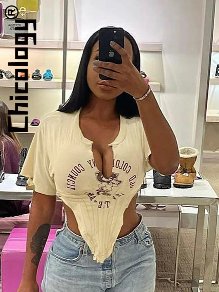 

Chicology 2022 Women Short Sleeve Graphic Letter Print V Neck T Shirt Crop Tops Tees Streetwear Summer Clothes Dropshipping