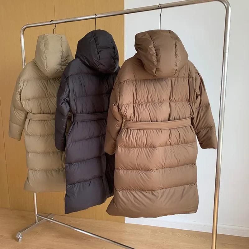 Новинка Зима 2023 высококачественный длинный пуховик с поясом и капюшоном Женская