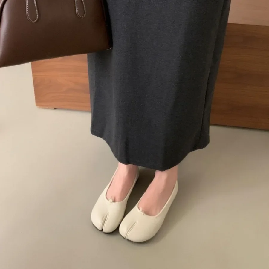 Женские туфли на плоской подошве повседневные мягкие с разрезом без застежек