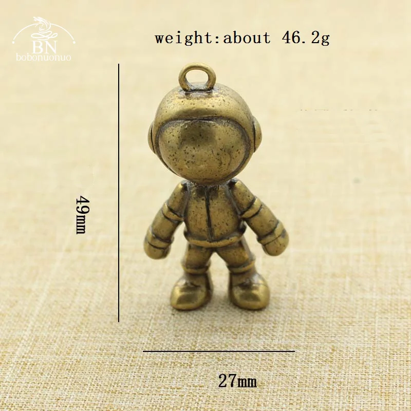 

Миниатюра астронавт из меди