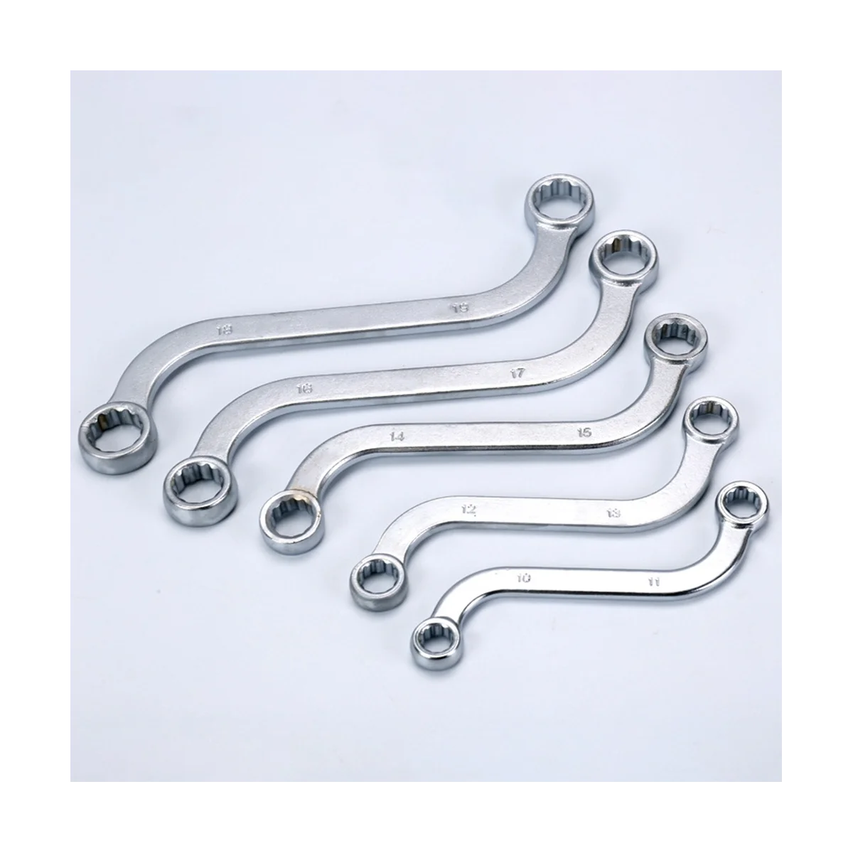 В комплект входят 5 гаечных ключей S-типа 10-11 мм 12-13 14-15 16-17 и 18-19 мм.