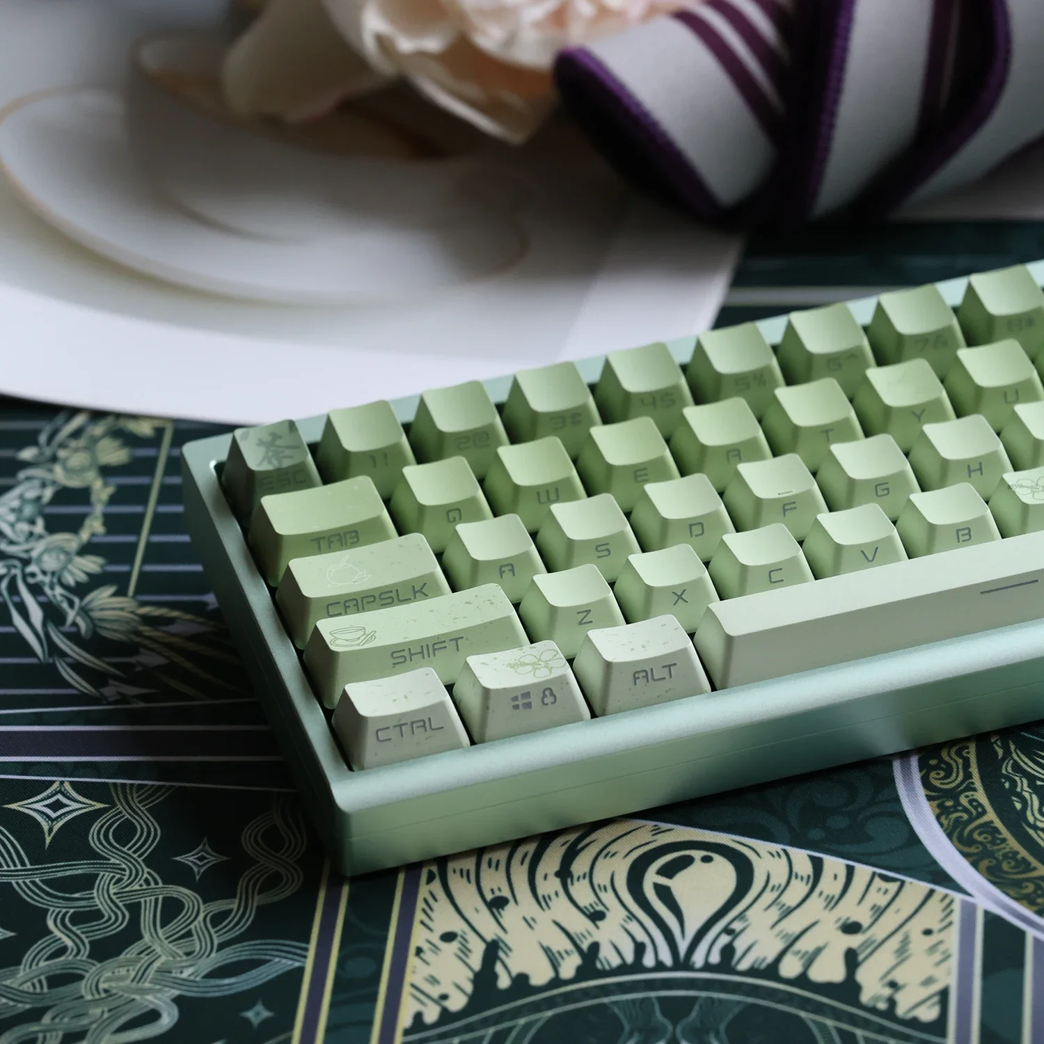 Градиентные зеленые колпачки для клавиш с гравировкой на зеленой стороне маття