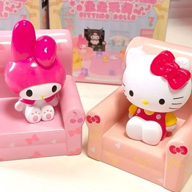 Sanrio семья сидет в серии ящиков для слепых кукол Hello Kitty Корица рулон дивана
