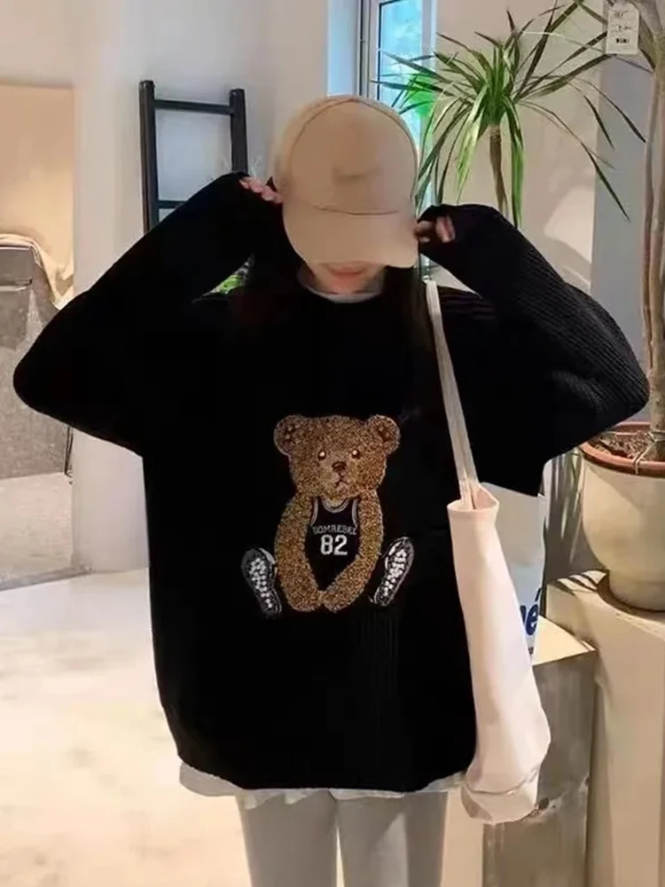 Женский трикотажный свитер с круглым вырезом весна 2024