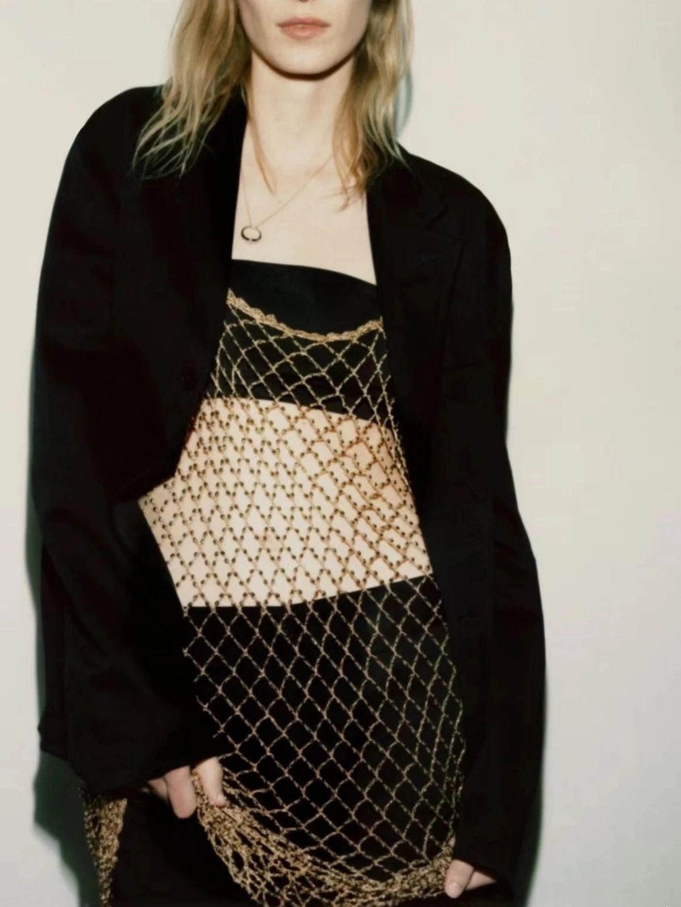 Женское сетчатое платье ручной работы с блестящими кристаллами украшенное