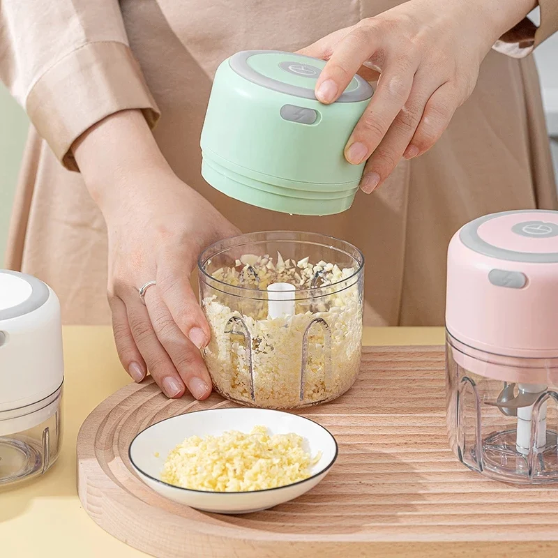 

Electric Mini Garlic Masher Chopper Wireless Portable Meat Chopper Seasoning&Spice Food Choppers for Garlic Vege Salad Pepper
