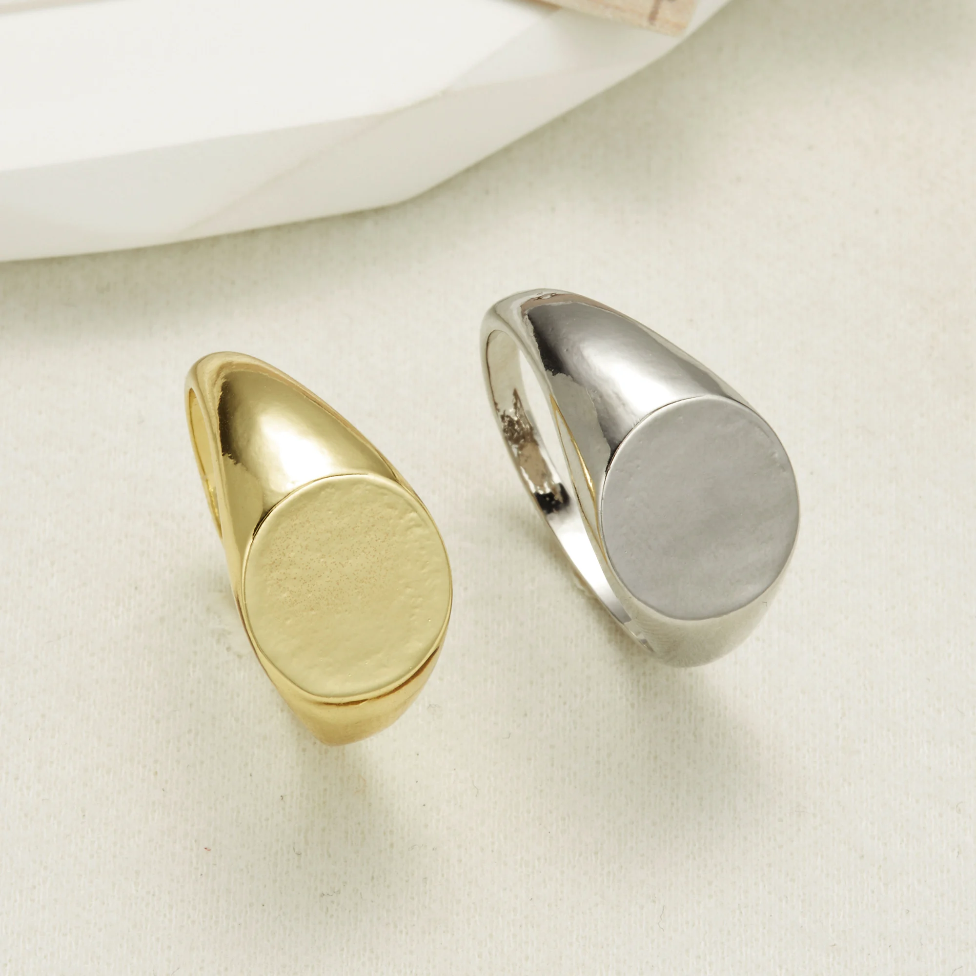 

Wholesale Fashion Jewelry Rings Hot Selling Metal Geometric Round Opening Finger Ring for Men Women Girl Lady Party Wedding Gift