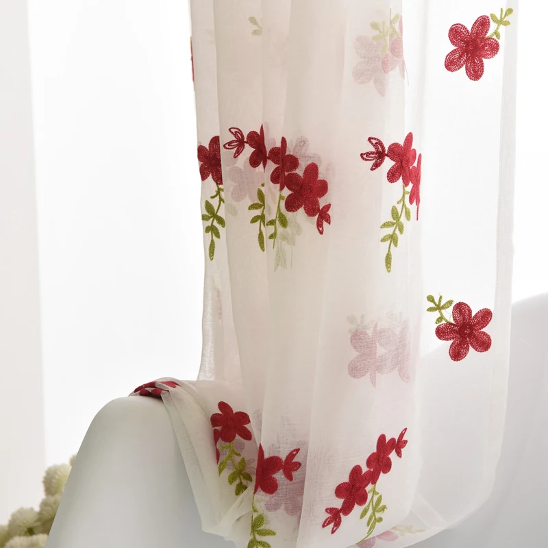 

Шифоновые шторы Black Ant красные с цветочным принтом