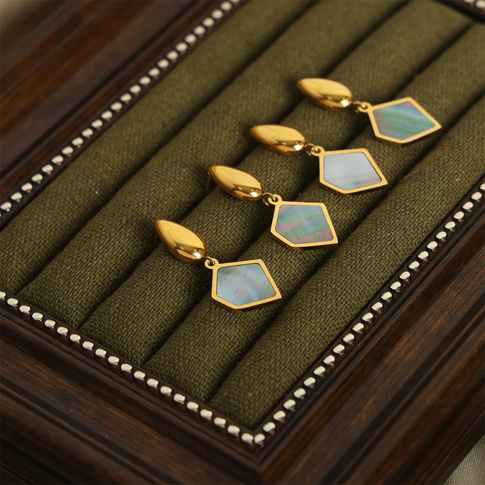 Женские серьги-подвески с натуральным камнем