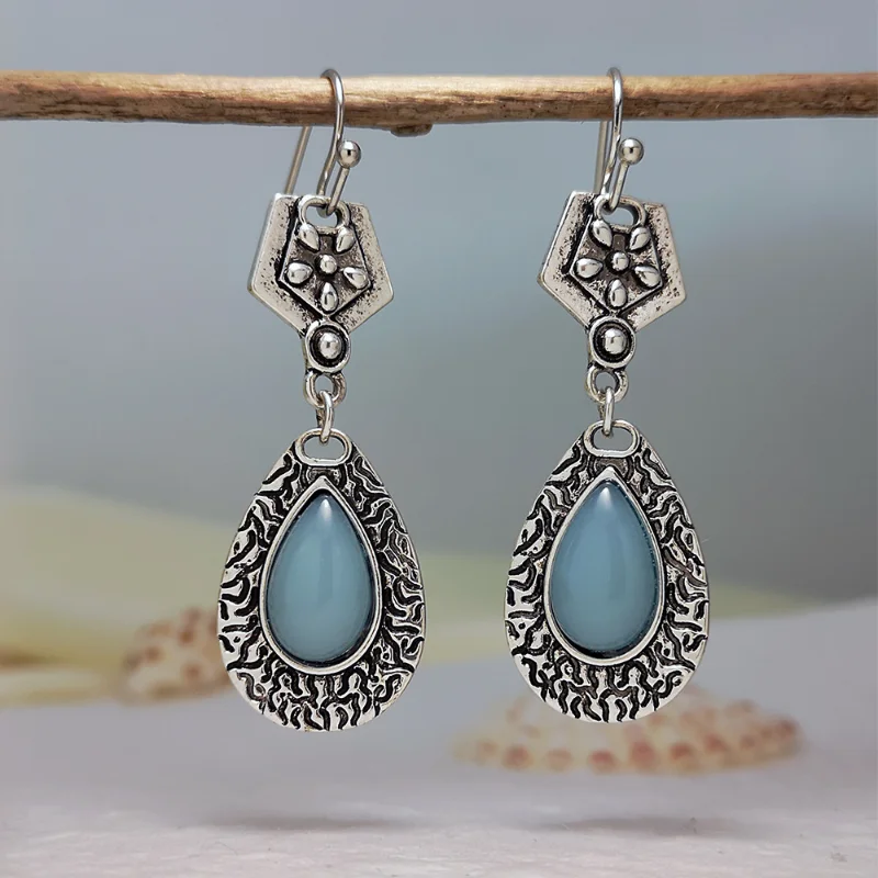

Bohemian Fashion Creative Personality Carved Moonlight Opal Earrings Retro Exaggerated Ethnic Ear Jewelry for Women Gift