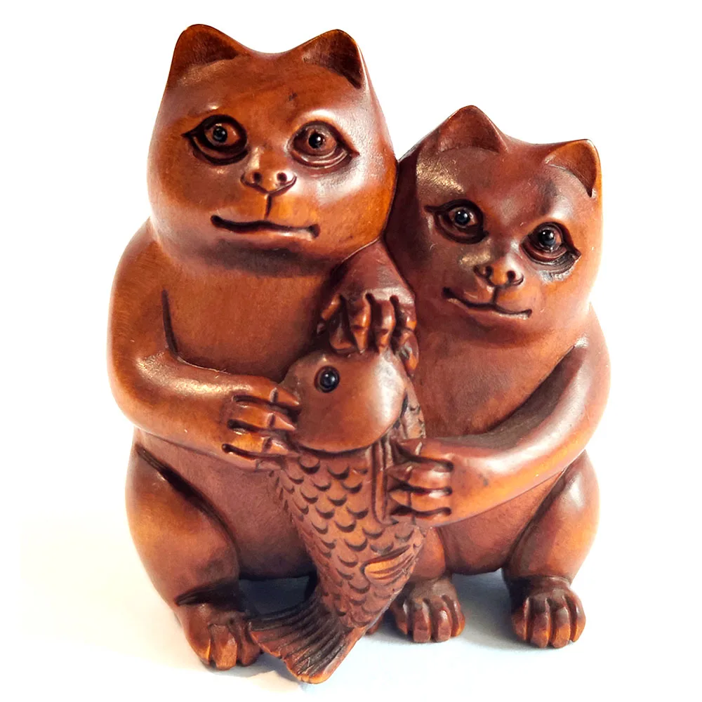 

Резная фигурка из самшита 2 кошки и рыба