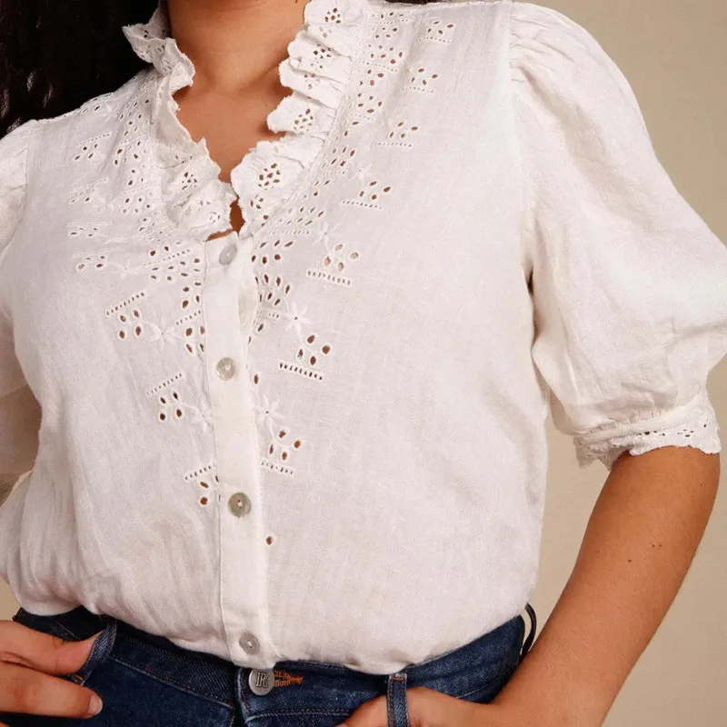 

Женская белая льняная рубашка с вышивкой, однобортная Блузка с оборками и пышными рукавами