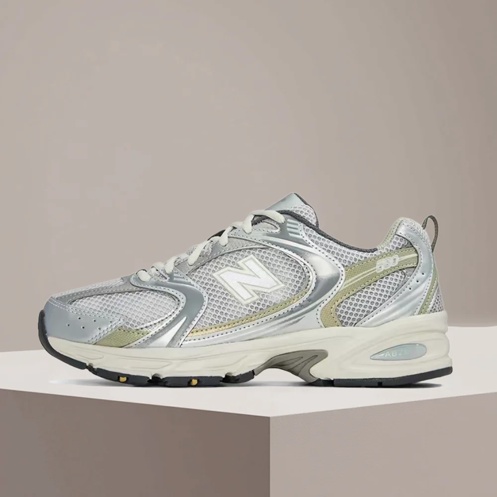 Фото Кроссовки New Balance NB530 унисекс с низким профилем – светло-серые, с амортизирующей межподошвой, легкие и прочные MR530KMW №1