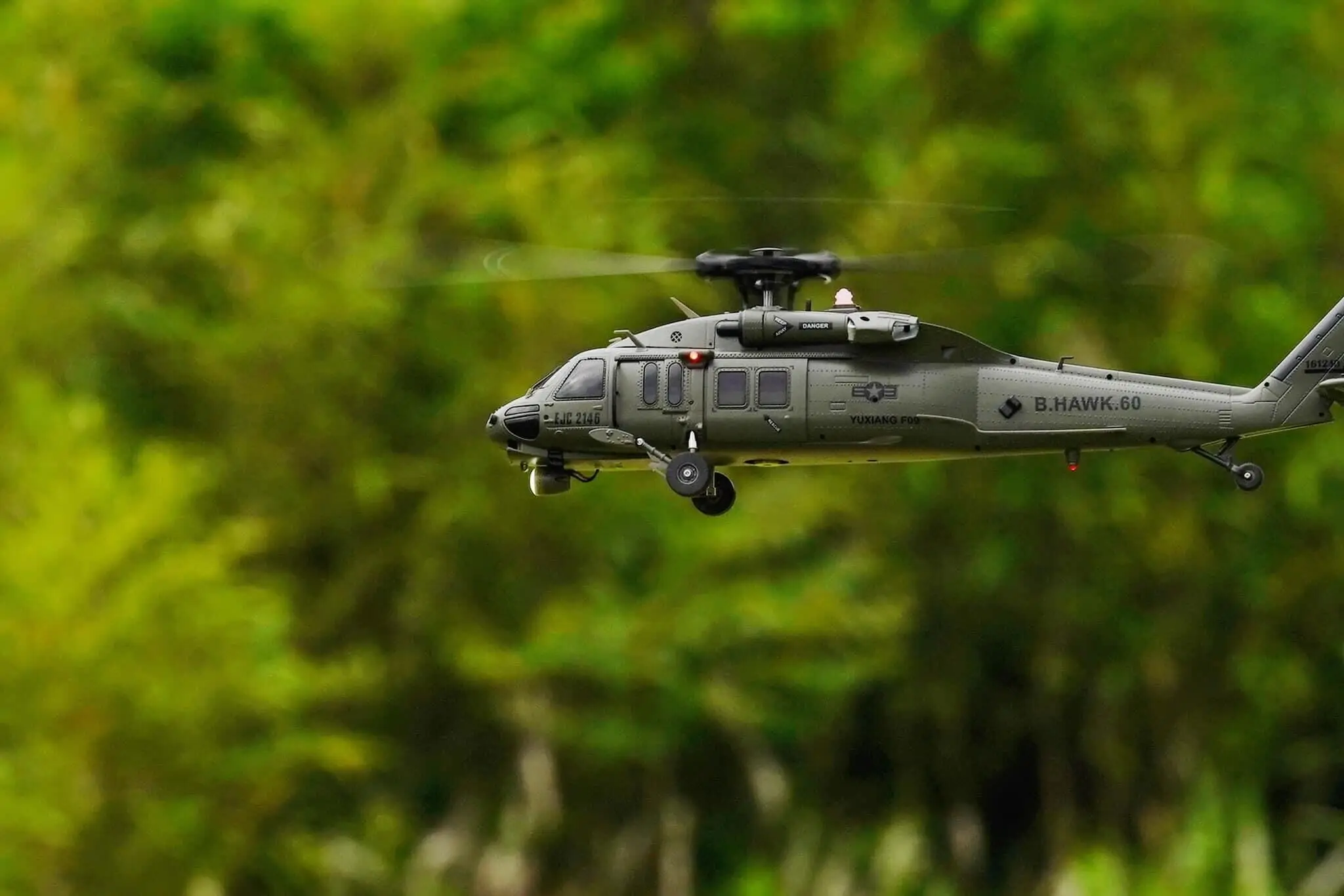 F09 UH60 Утилита Черный Hawk RC вертолет 6CH 6-осевой гироскоп 3D6G двойной бесщеточный