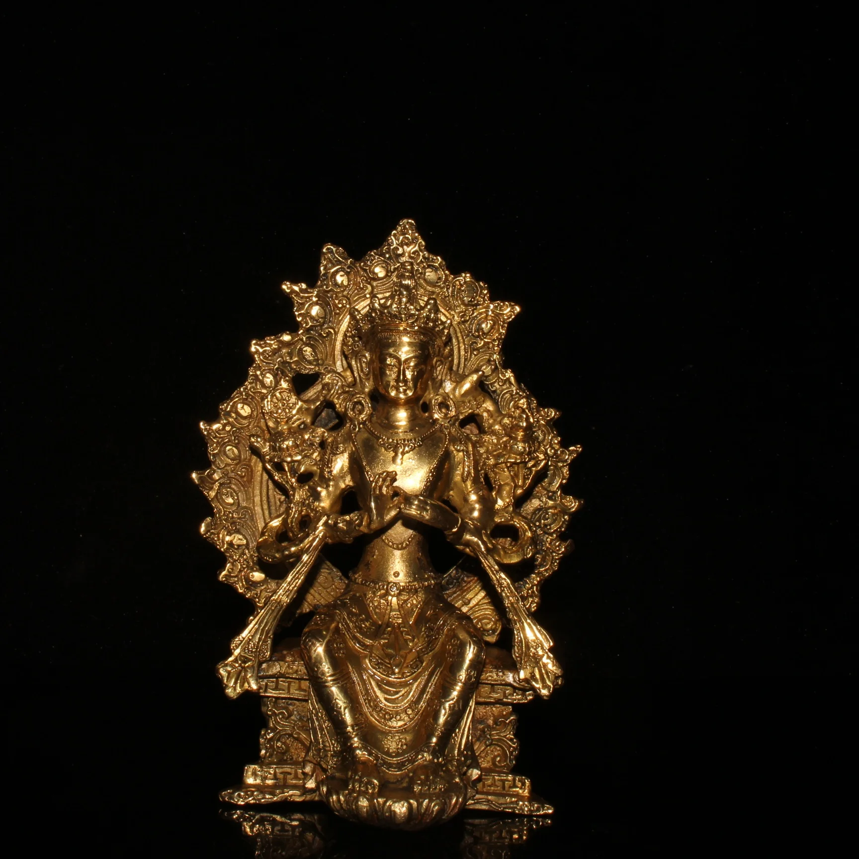 Exquisite antique pure copper gold-plated Guanyin Buddha statue ornament