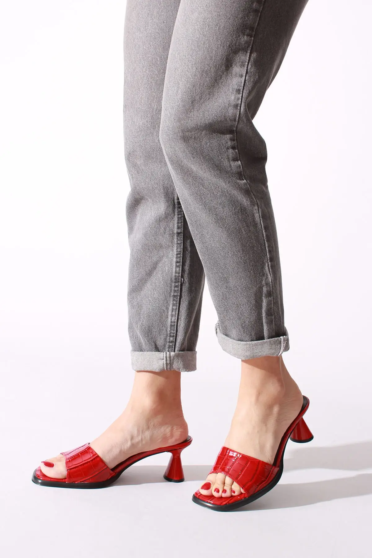 

Women red red light patent leather slippers