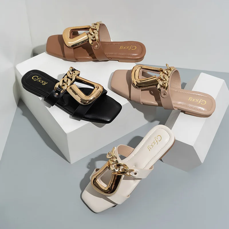 

2022 Indoor Home Slippers Metal Chain Decoration Summer Women Flip Flops Ladies Outside Square Head Beach Slides Female Shoes