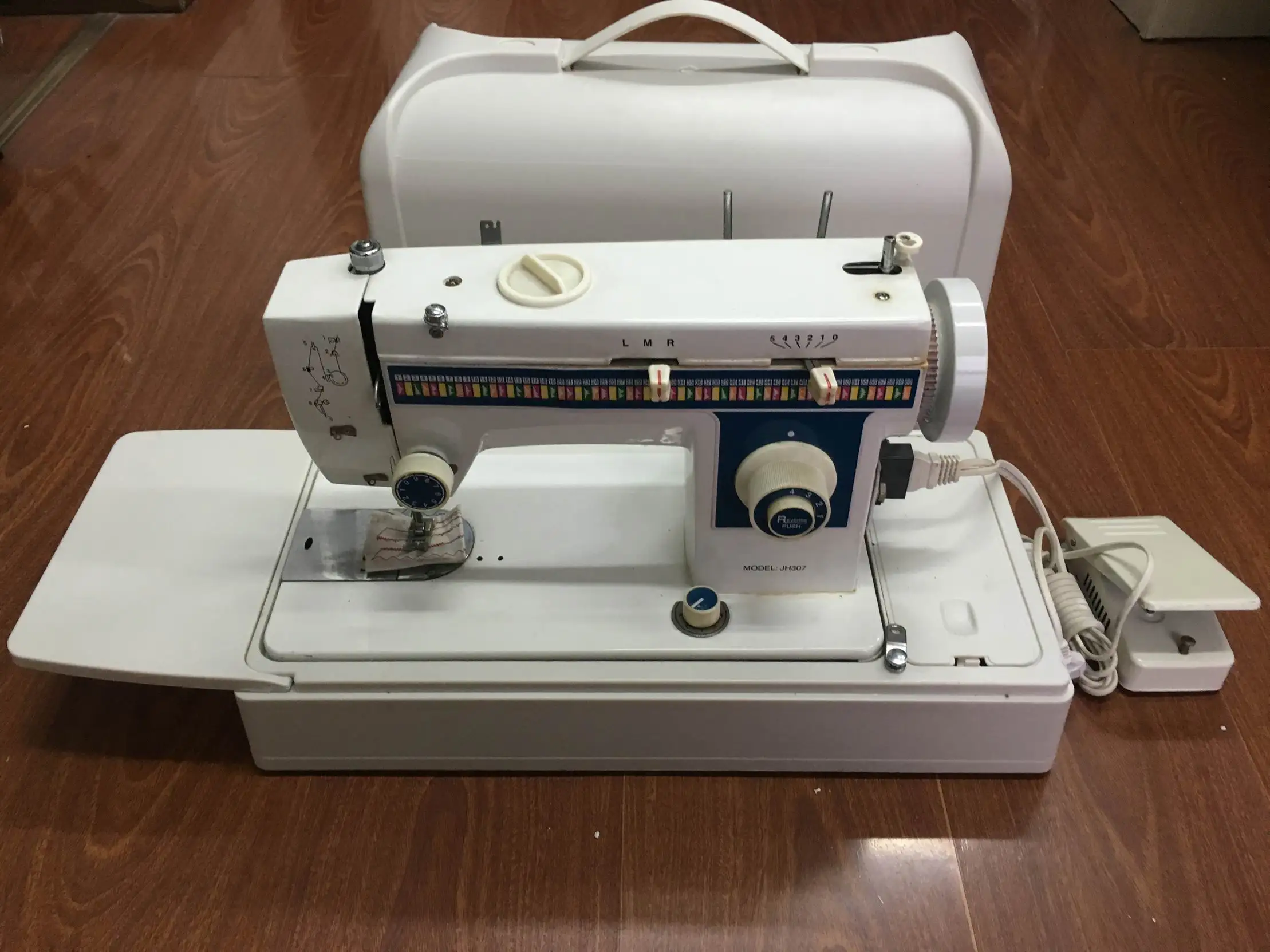 Швейная машина зигзаг JH307