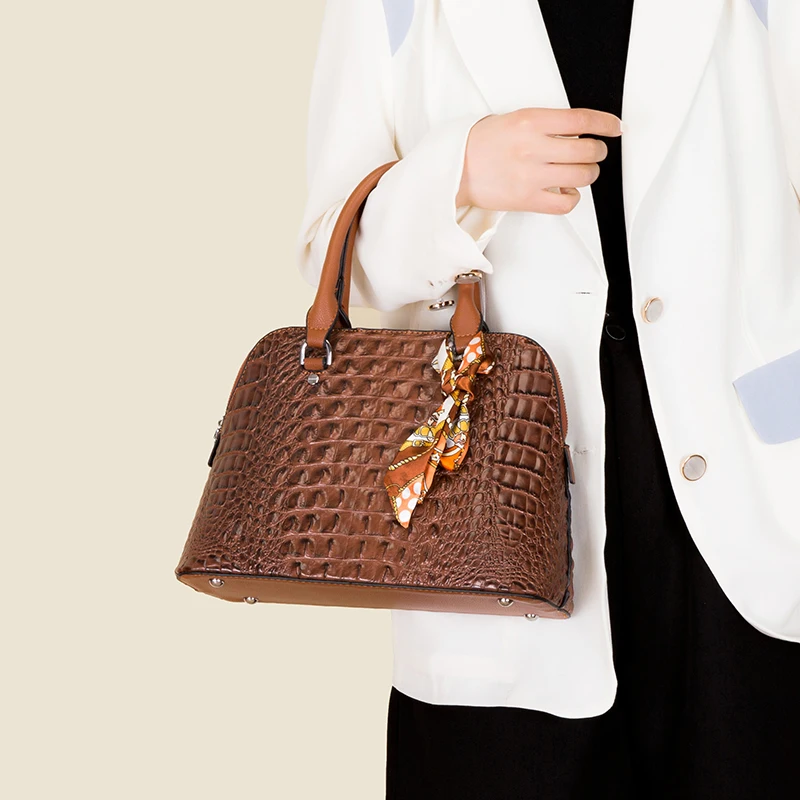 

YILIAN Female Crocodile print Handbag 2022 New fashion high texture large capacity European and American trend shoulder bag