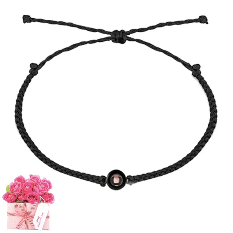 

Браслет с проекцией на 100 языках