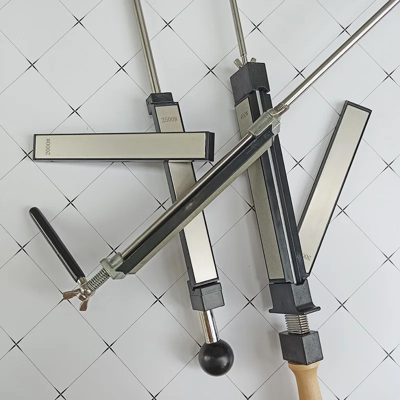 Алмазный заточник для ножей Diamondnal с заменяемым углом заточки и алмазным шлифовальным камнем, смазанным маслом.