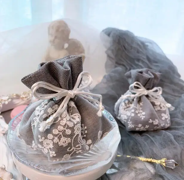 

20Pcs Fashion Grey Embroidery Style Wedding Favors Fabric Candy Bags Sachet Party Favors Gift Bag Chocolate Sugar Bag