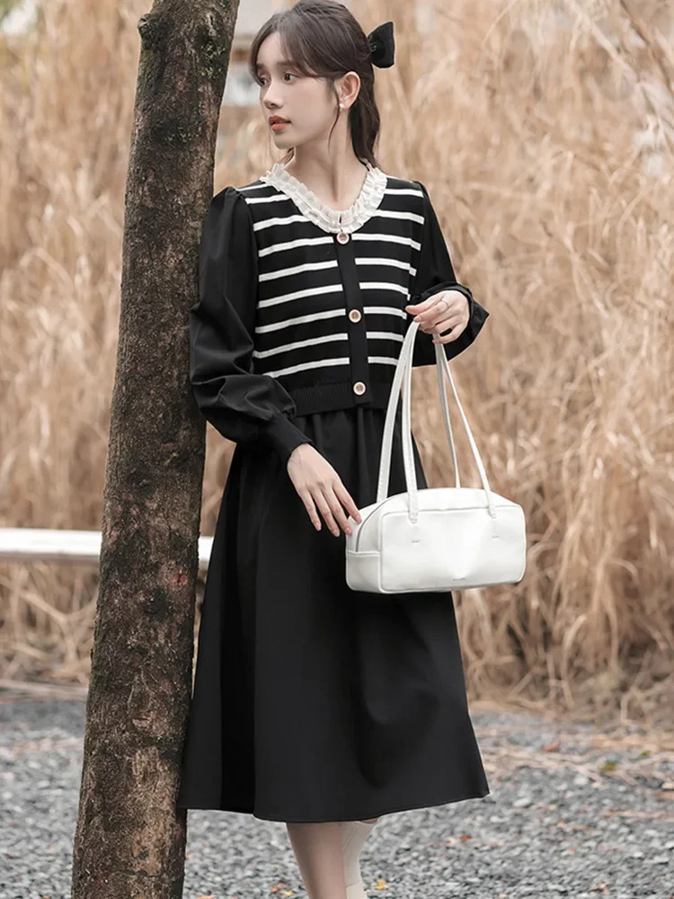 Женское трикотажное платье в полоску черное элегантное длинное составного кроя