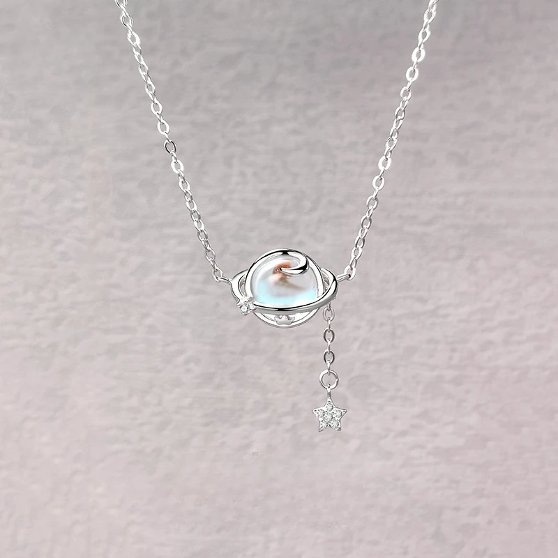 

Кулон на удачу из серебра 925 пробы с кристаллом в виде планеты любви