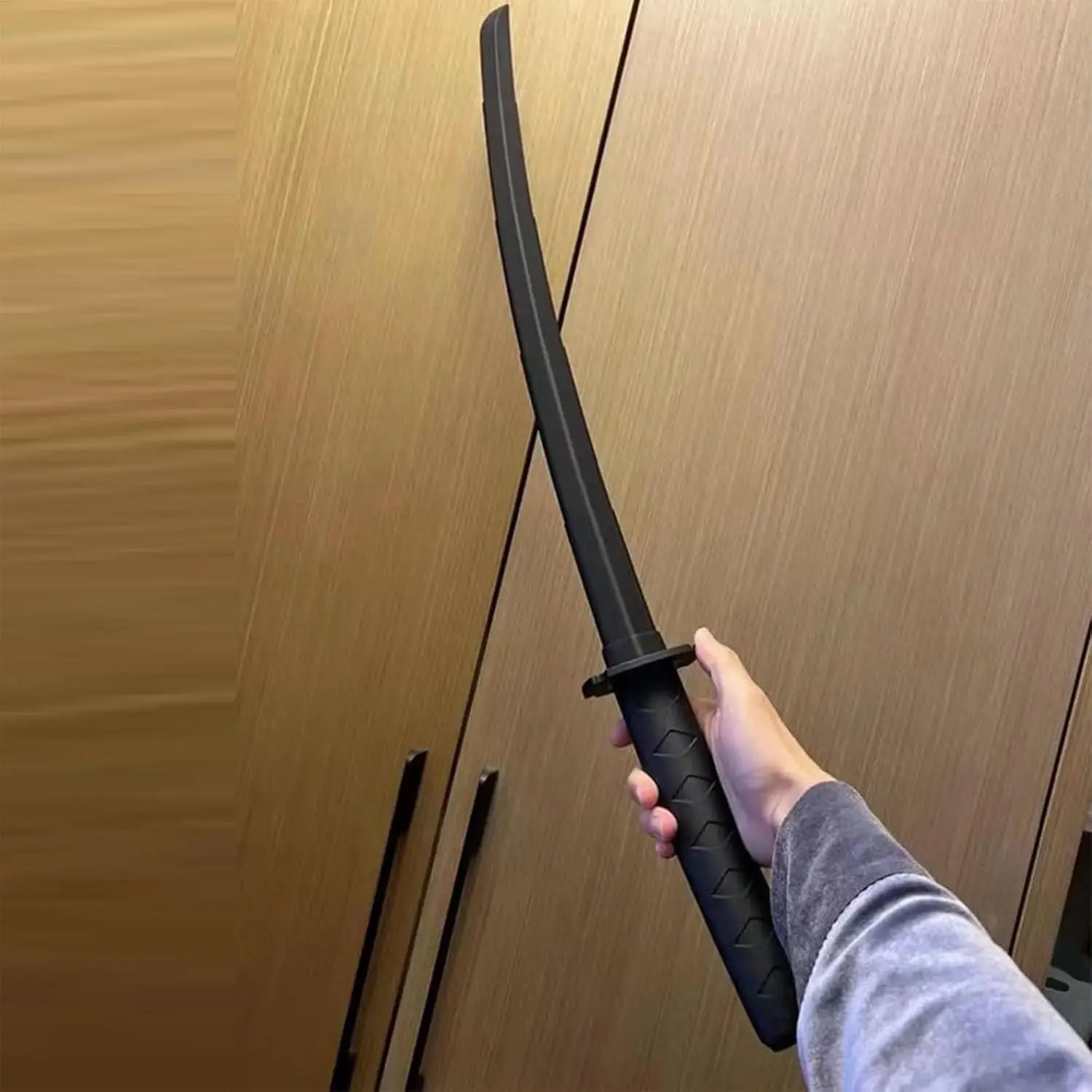 

Пластиковая выдвижная катана