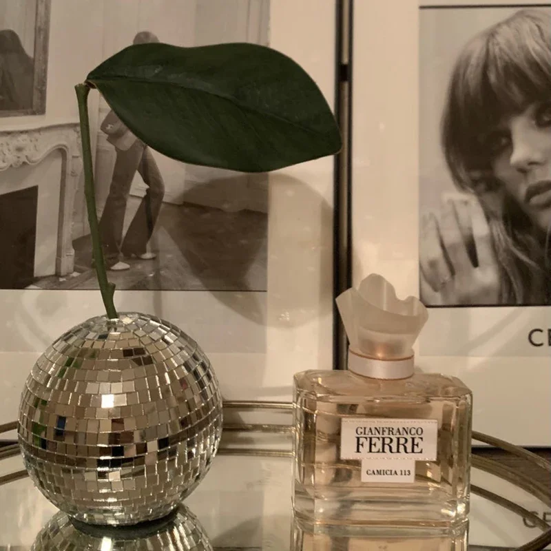 

Вишневый пластиковый диско-шар