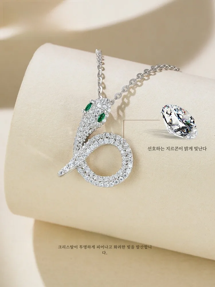 Ожерелье со змеей для женщин новинка 2024 легкий роскошный кулон в виде змеи колье