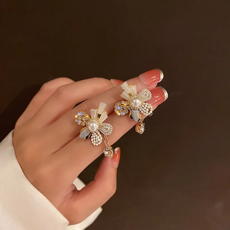 

French Simple Versatile Pearl Crystal Flower Stud Earrings For Women Korean Fashion Earring Daily Birthday Party Jewelry Gifts