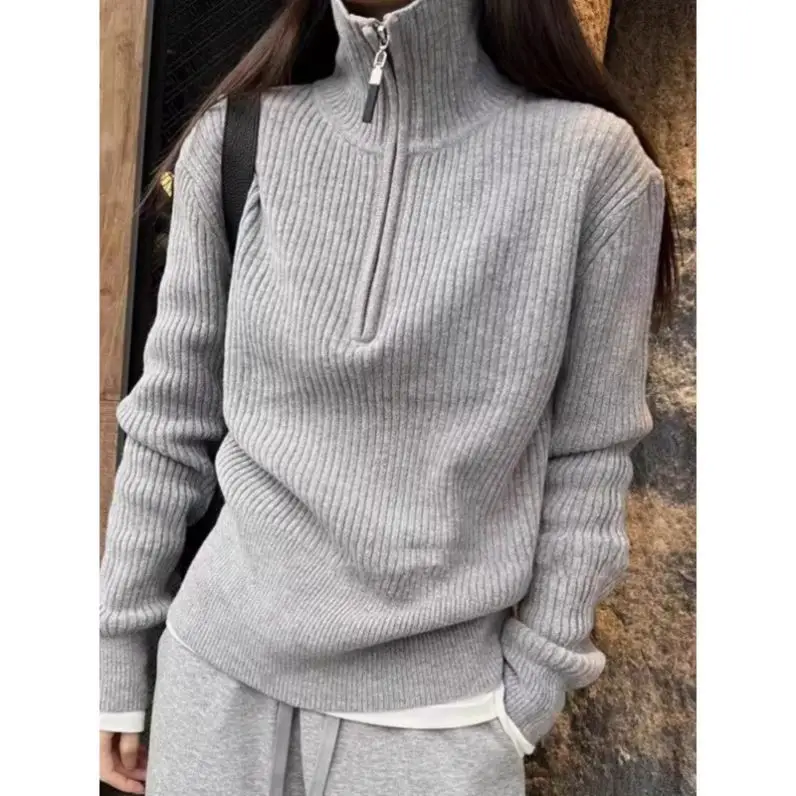 Новый свитер с высоким воротником на полумолнии. Женская одежда. Весна осень и