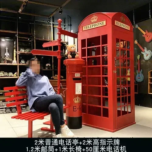 Ретро телефонная будка розового цвета