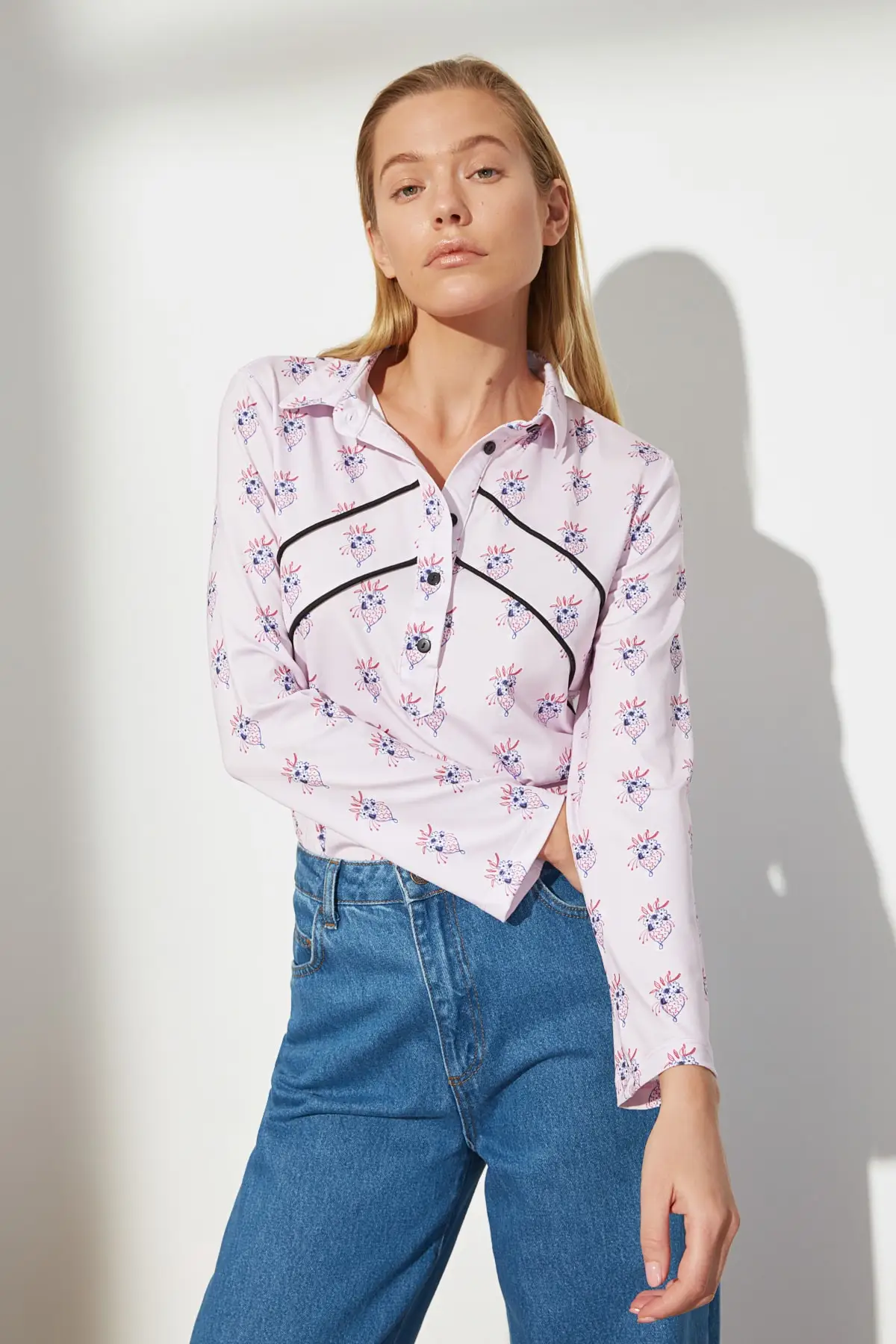 

Trendyol Printed Shirt Collar Knitted Blouse TWOSS21BZ1037