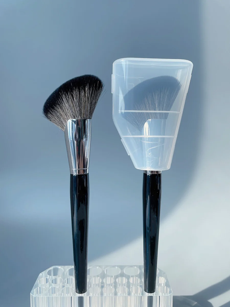 

YAHLIGS 72 # Fan Contour Brush Face Professional Blush Highlight Bronzer Contour Powder Soft Synthetic Hair Sculpture Brushes