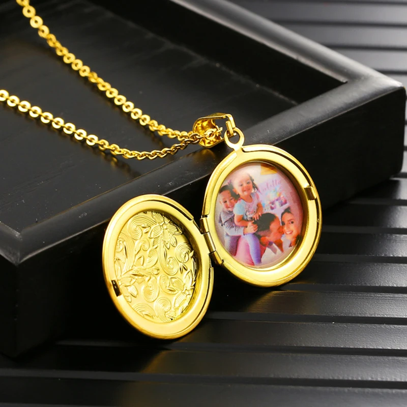 

2022 New Best Memory Record Gift Stainless Steel Waterproof Round Shape Albume Locket Pendant Necklace Woman Men's Gold Necklace