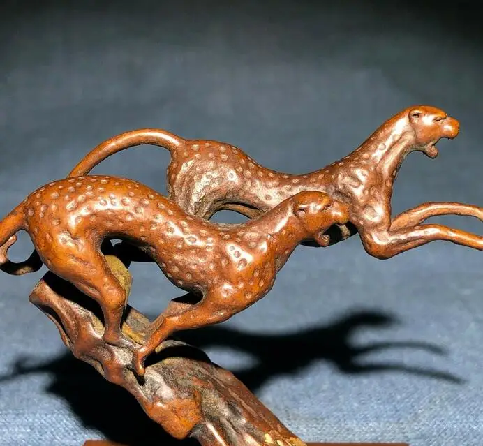

Chinese Pure Solid Copper Collectible Old Galloping Cheetahs Handwork Statue