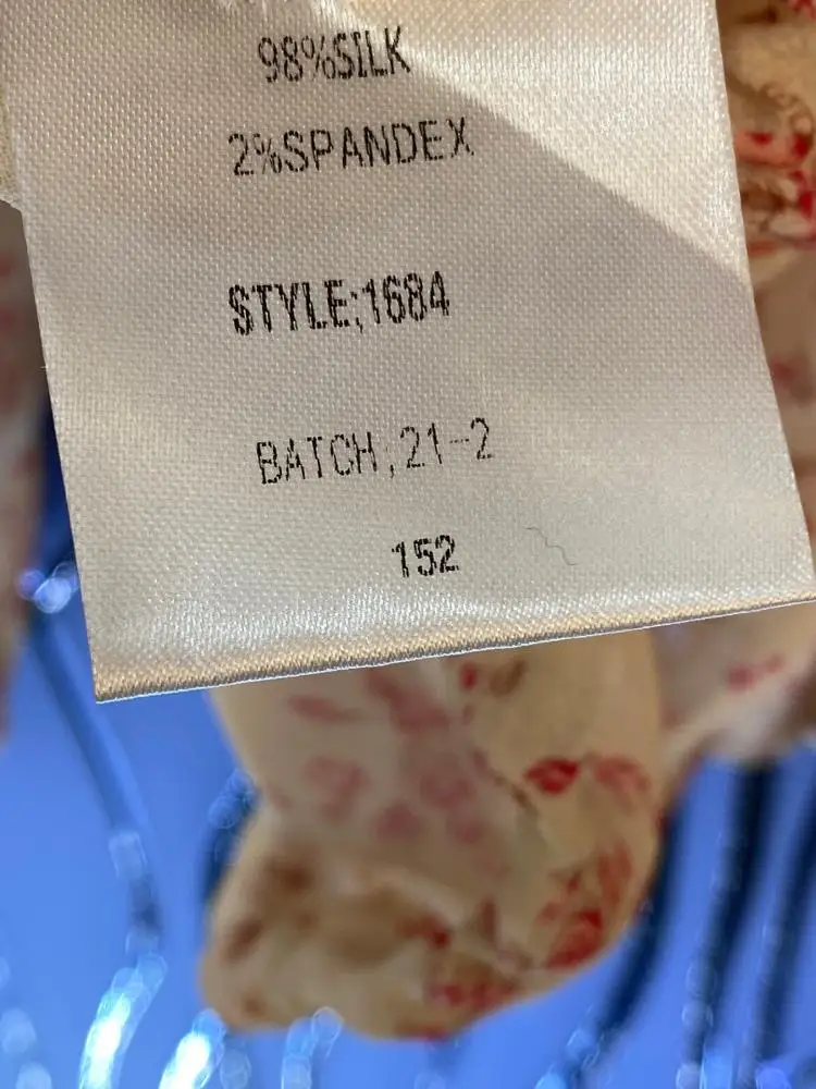 Рисунок 6 - Женская шелковая блузка с цветочным принтом